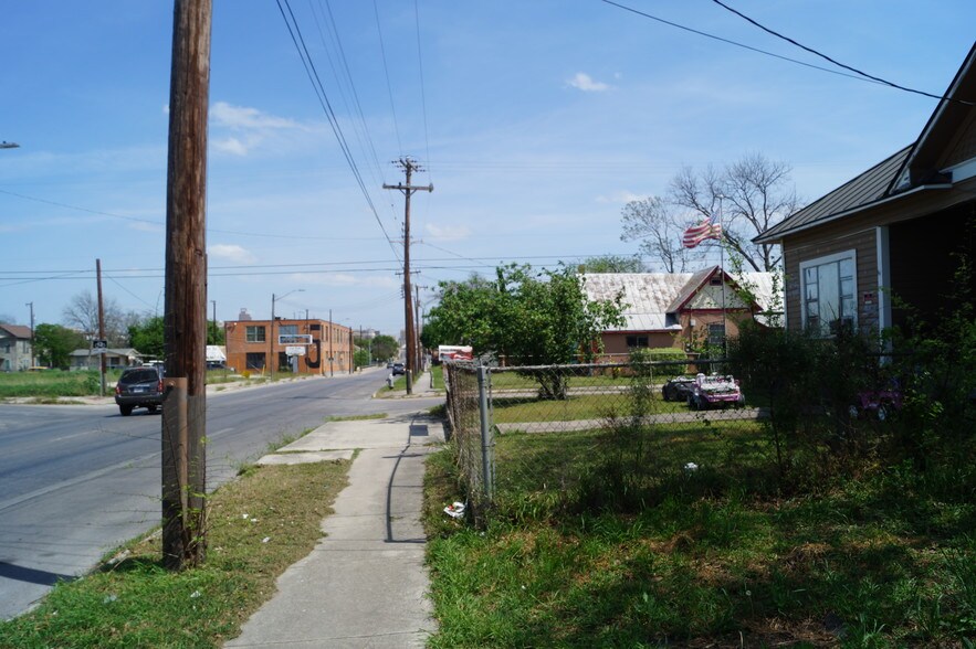 More Photos Of 1502 Buena Vista Rd, San Antonio Loft Creative Space For Sale