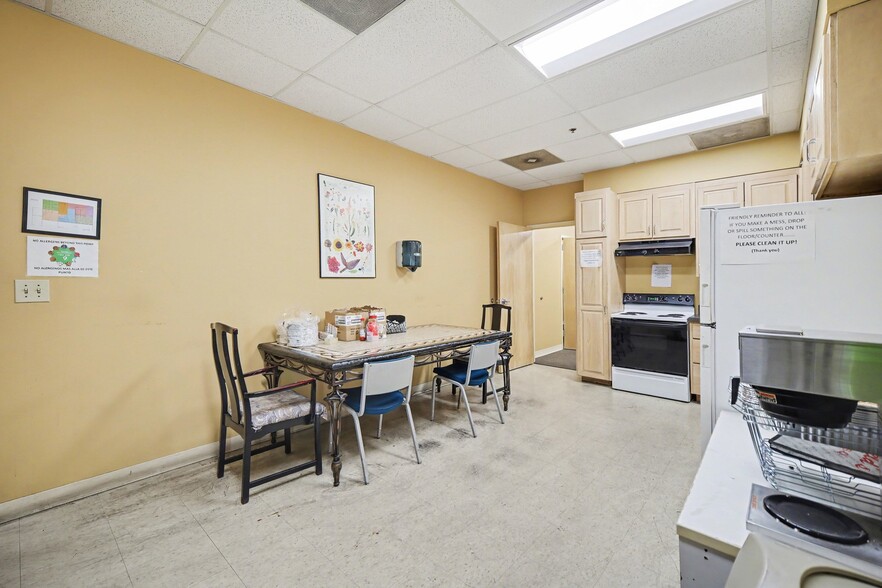 More Photos Of 10810 Withers Cove Park Dr, Charlotte Warehouse For Lease