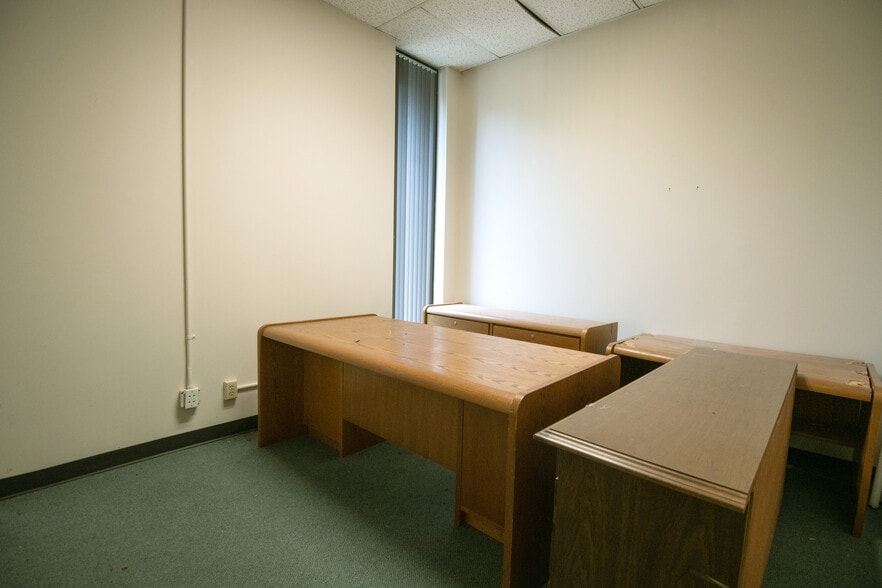 More Photos Of 1330 N Park St, Carrollton Medical For Sale