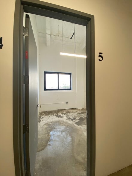 More Photos Of 901 E 31st St, Los Angeles Manufacturing For Lease