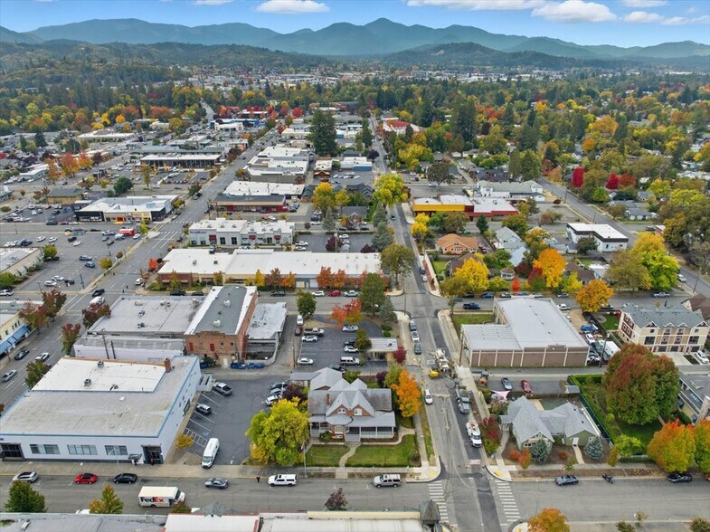 More Photos Of 139 SW I St, Grants Pass Specialty For Sale