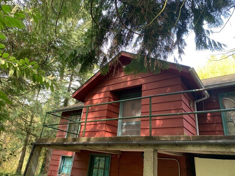 More Photos Of 8720 SW Katherine Ln, Portland Specialty For Sale