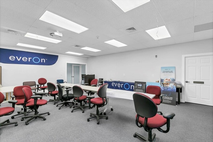 More Photos Of 118 Quinnipiac Ave, North Haven Warehouse For Lease