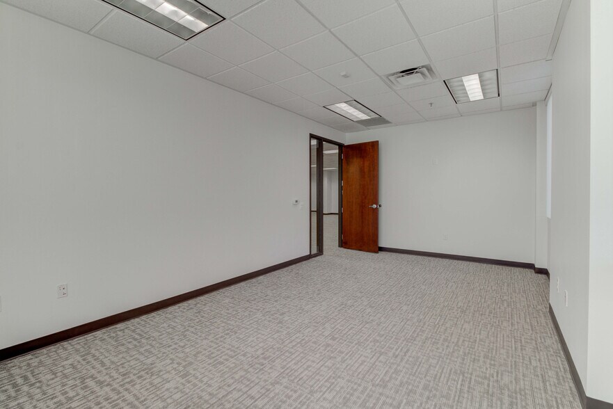 More Photos Of 5888 W Sunset Rd, Las Vegas Office For Sale