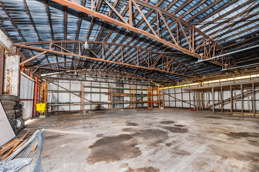 More Photos Of 3905 32nd St, Port Huron Truck Terminal For Sale