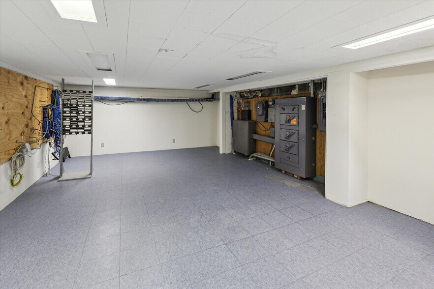 More Photos Of 711 Washington Ave, Bay City Medical For Sale