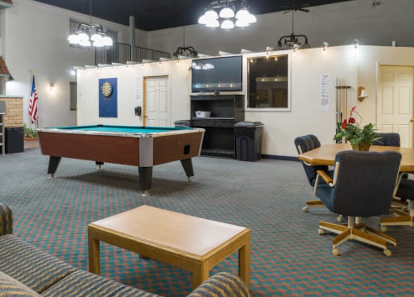 More Photos Of 1401 W US Highway 54, Pratt Hotel For Lease