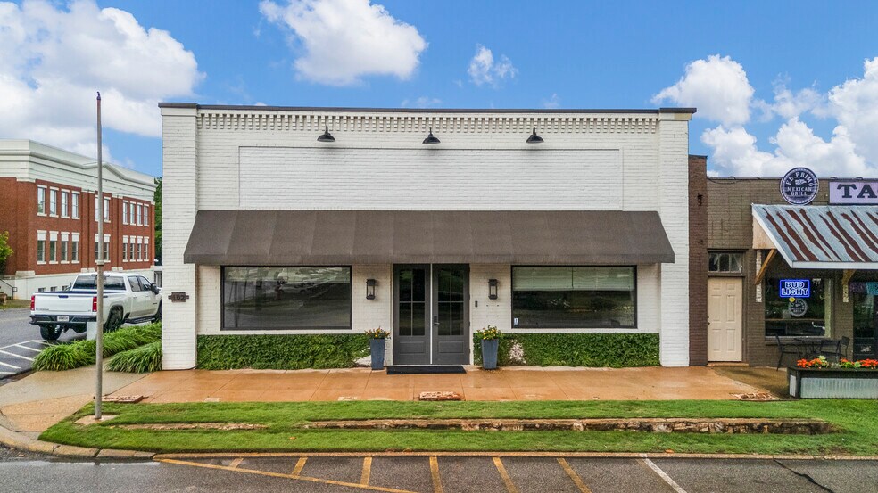 Primary Photo Of 102 S College St, Hamilton Flex For Sale