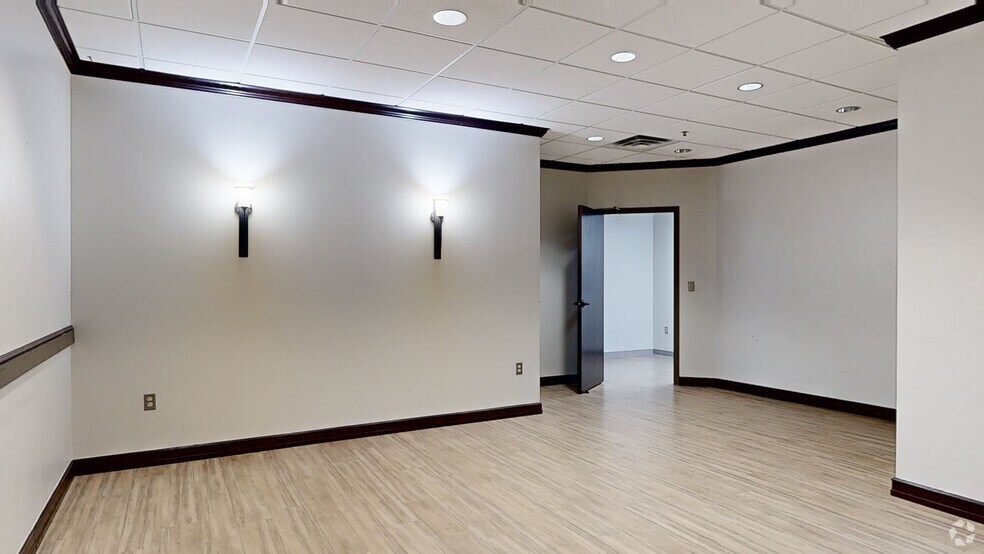More Photos Of 14001 McAuley Blvd, Oklahoma City Medical For Lease