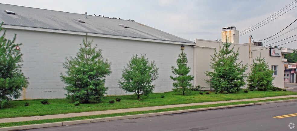 More Photos Of 2577 Route 112, Medford Auto Dealership For Lease