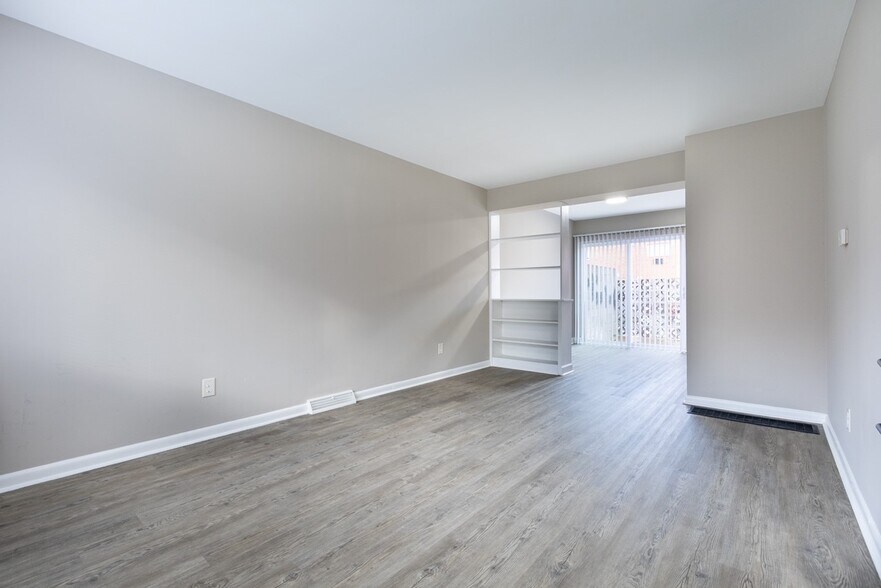 More Photos Of 5828 N Meadows Blvd, Columbus Apartments For Sale