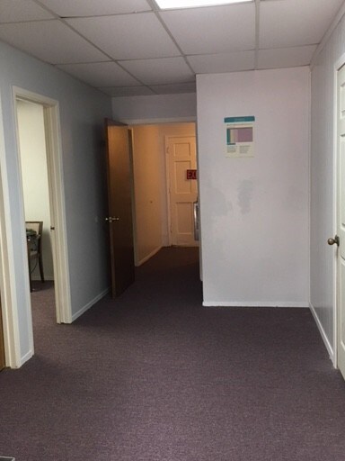 More Photos Of 6910 Bellaire Blvd, Houston Office For Sale