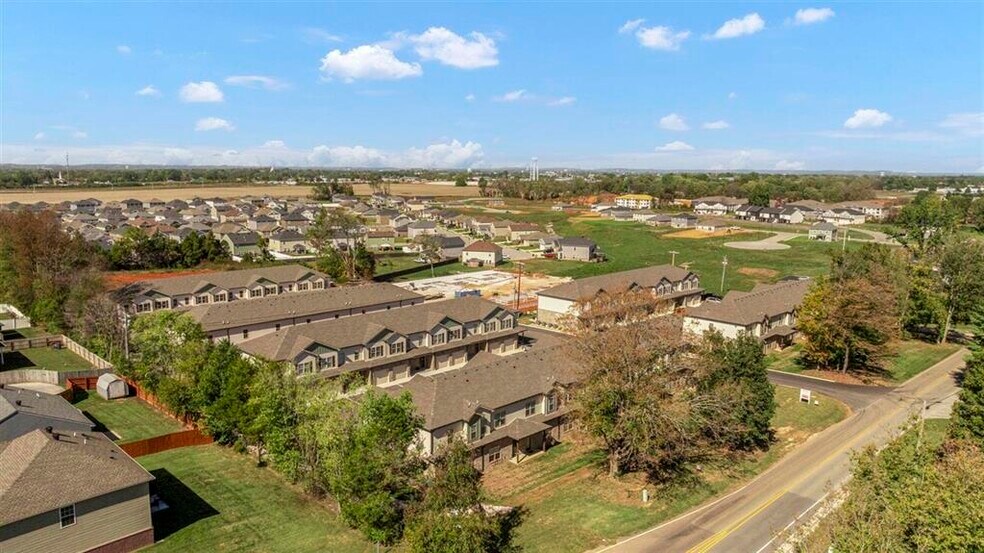 More Photos Of 721 Plano Rd, Bowling Green Apartments For Sale