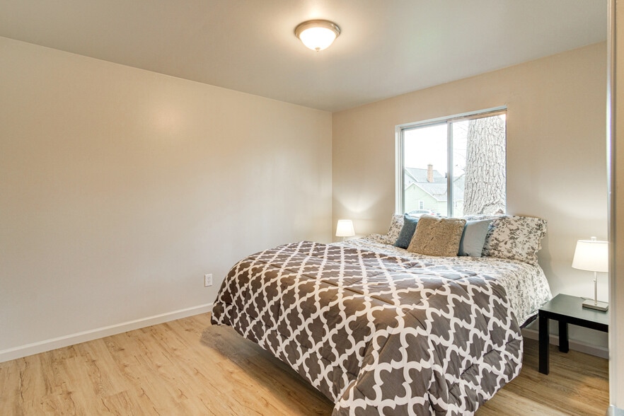 More Photos Of 112 N Hazelton St, Flushing Multifamily For Sale