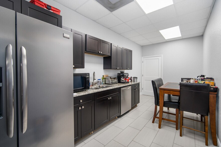 More Photos Of 6812 W Linebaugh Ave, Tampa Medical For Sale