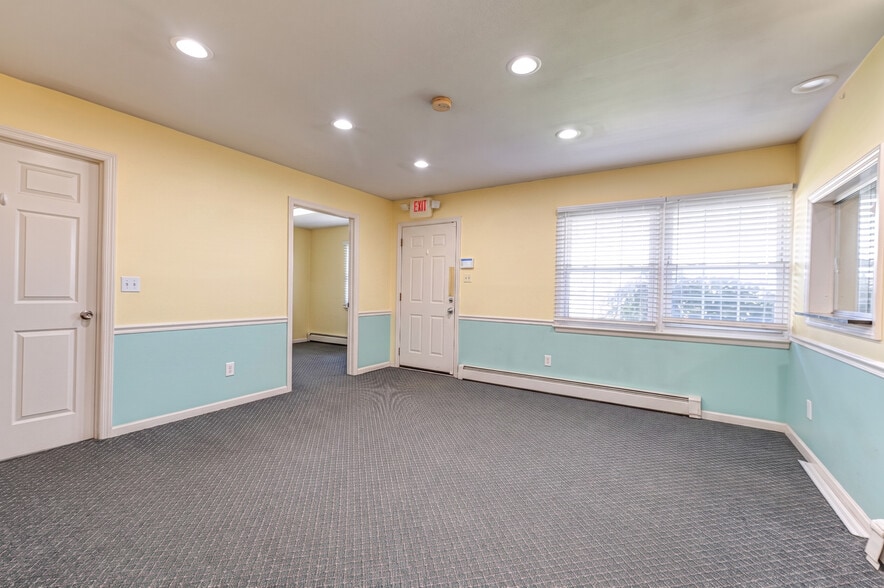 More Photos Of 3250 Sunrise Hwy, Islip Terrace Medical For Sale