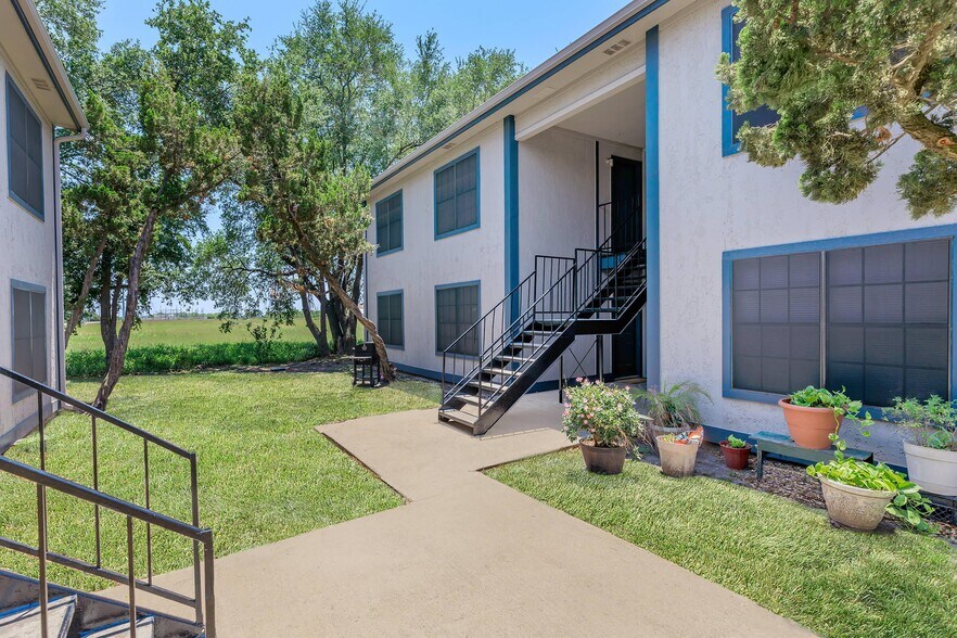 More Photos Of 110 S Stadium Rd, Alice Apartments For Sale