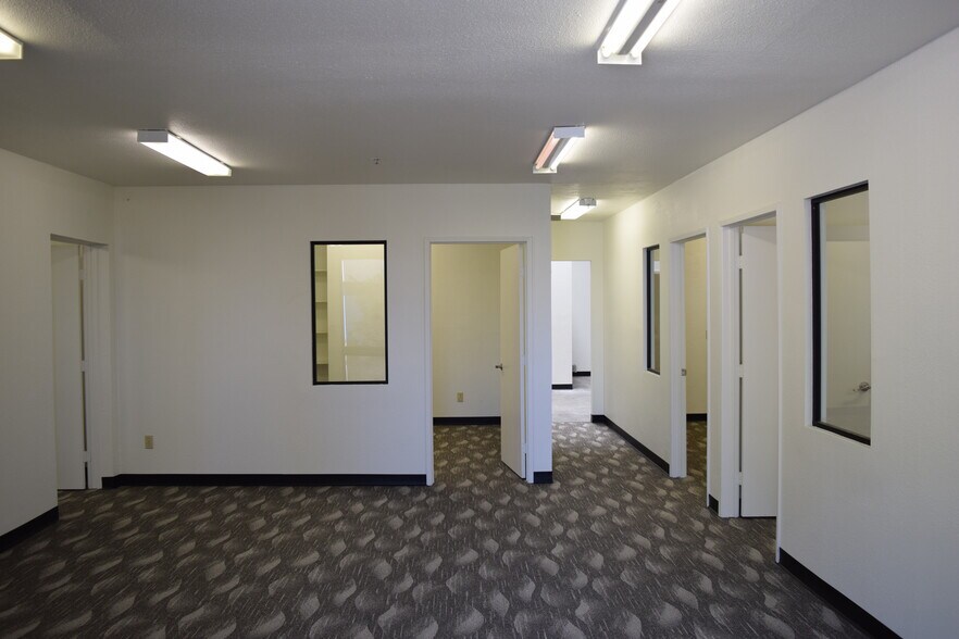 More Photos Of 7790-7820 Bell Rd, Windsor Warehouse For Sale