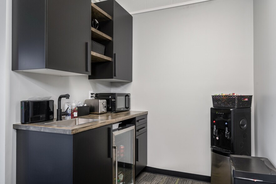 More Photos Of 840 Main St, Charlestown Office For Sale