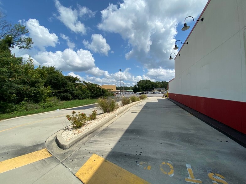 More Photos Of 3329 Rainbow Dr, Rainbow City Fast Food For Sale