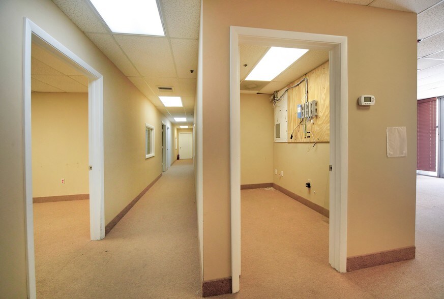 More Photos Of 13801-13807 NW 4th St, Sunrise Warehouse For Lease