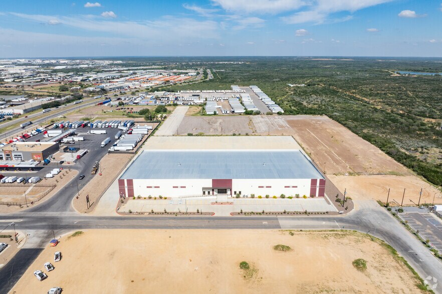 More Photos Of 172 Interamerica Blvd, Laredo Warehouse For Lease