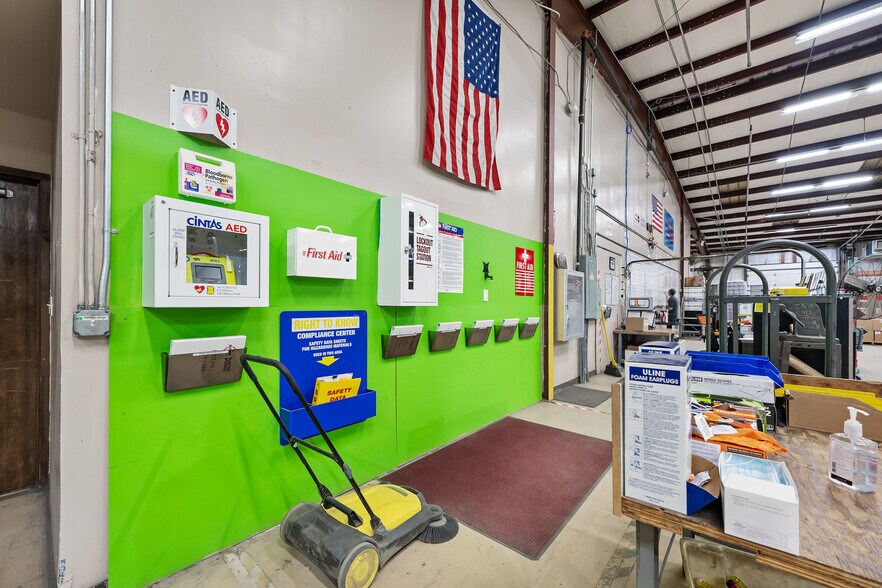 More Photos Of 2 Sunshine Blvd, Ormond Beach Light Distribution For Lease