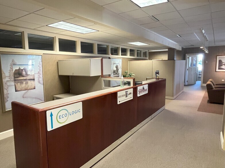 More Photos Of 601 Oregon St, Oshkosh Office For Lease