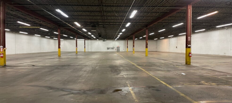 More Photos Of 30 Lafayette Pl, Kenilworth Warehouse For Lease