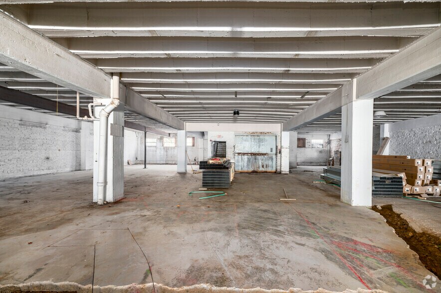 More Photos Of 2240 25th Pl NE, Washington Warehouse For Sale