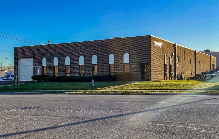 More Photos Of 1229 Capitol Dr, Addison Distribution For Sale