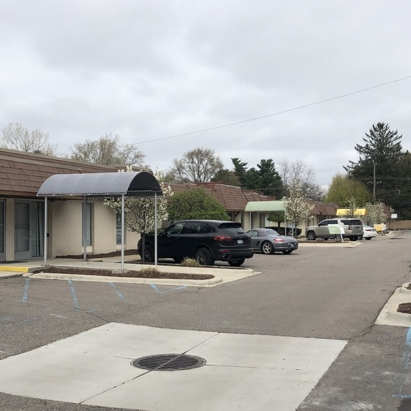 More Photos Of 6405 Telegraph Rd, Bloomfield Hills Medical For Lease