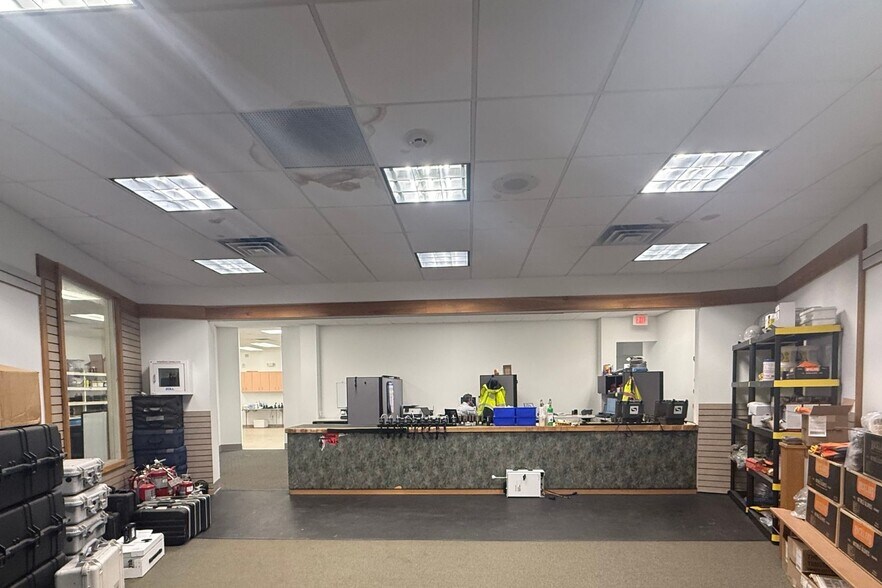 More Photos Of 300 Ferry Blvd, Stratford Freestanding For Lease