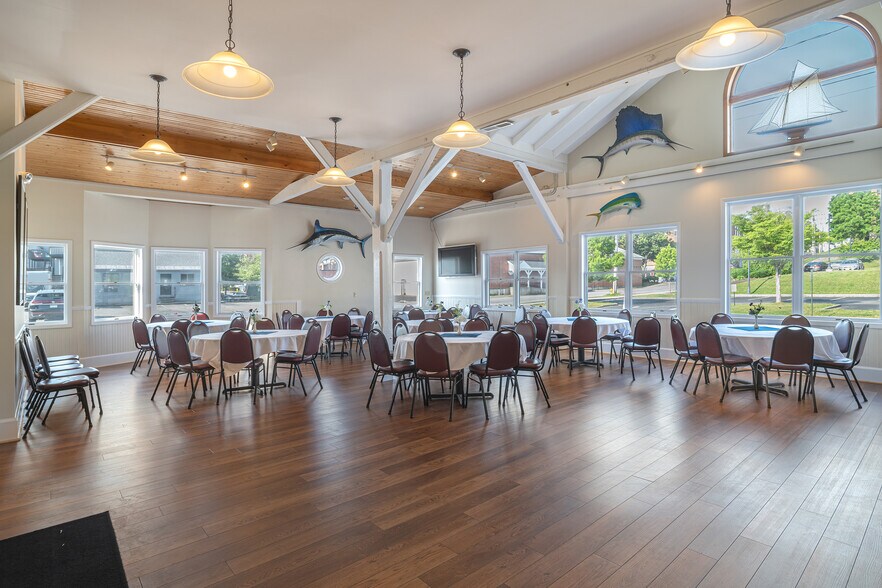 More Photos Of 119 Commercial St, Bath Marina For Sale