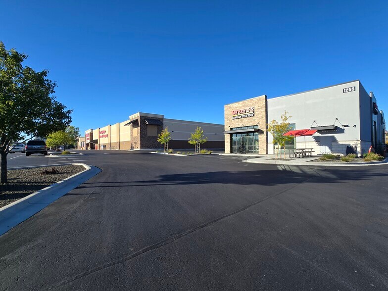 More Photos Of 1255 N Happy Valley Rd, Nampa Restaurant For Sale