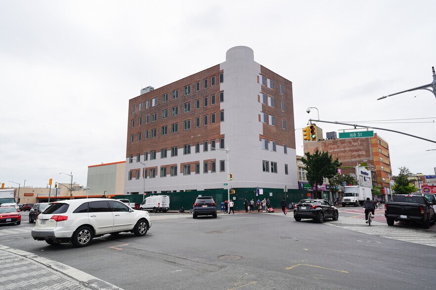 More Photos Of 166-36 Jamaica Ave, Jamaica General Retail For Lease