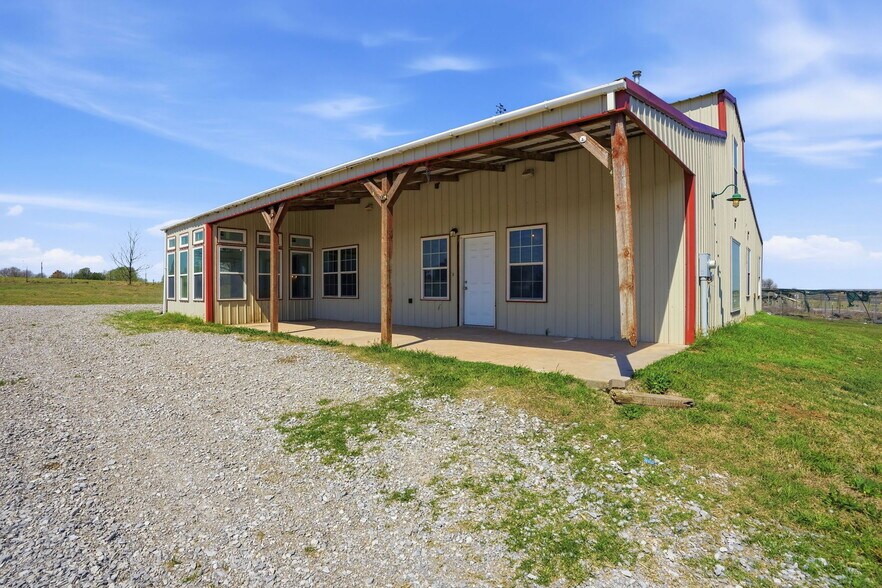 More Photos Of 17052 NE North Dr, Fletcher Flex For Sale