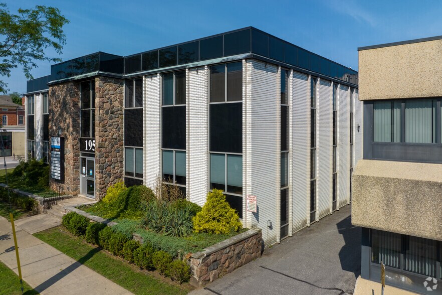 More Photos Of 195 King St, St Catharines Office For Lease