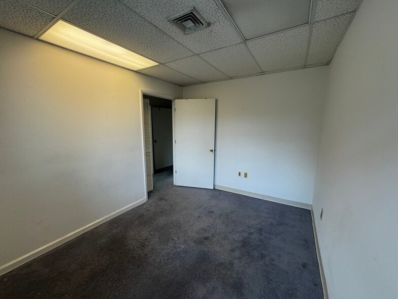 More Photos Of 6400 Seven Corners Pl, Falls Church Office For Sale