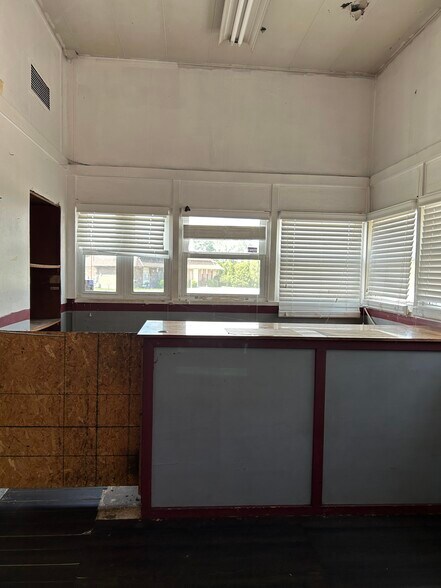 More Photos Of 501 E Trotwood Blvd, Trotwood Auto Repair For Sale