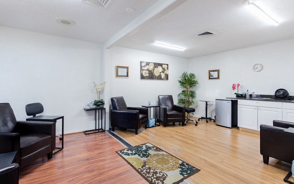 More Photos Of 12734 Kenwood Ln, Fort Myers Loft Creative Space For Lease