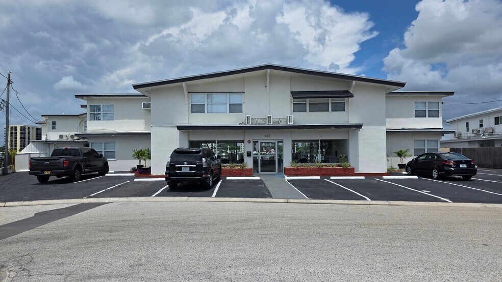 Primary Photo Of 621 Bay Esplanade, Clearwater Hotel For Sale