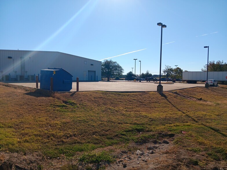 More Photos Of 9230 N Highway 6, Navasota Freestanding For Sale