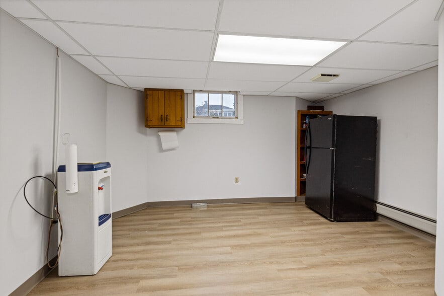 More Photos Of 166 Silver St, Waterville Medical For Sale