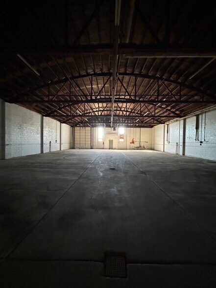 More Photos Of 134 W 38th St, Covington Warehouse For Sale
