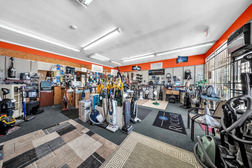 More Photos Of 18480-18484 W Dixie Hwy, North Miami Beach Unknown For Lease