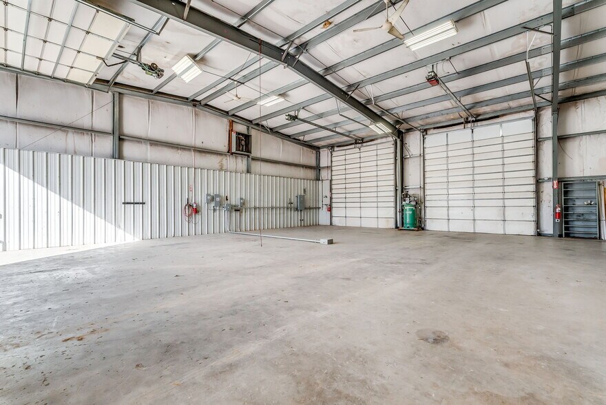 More Photos Of 3997 N US Highway 287, Alvord Warehouse For Lease