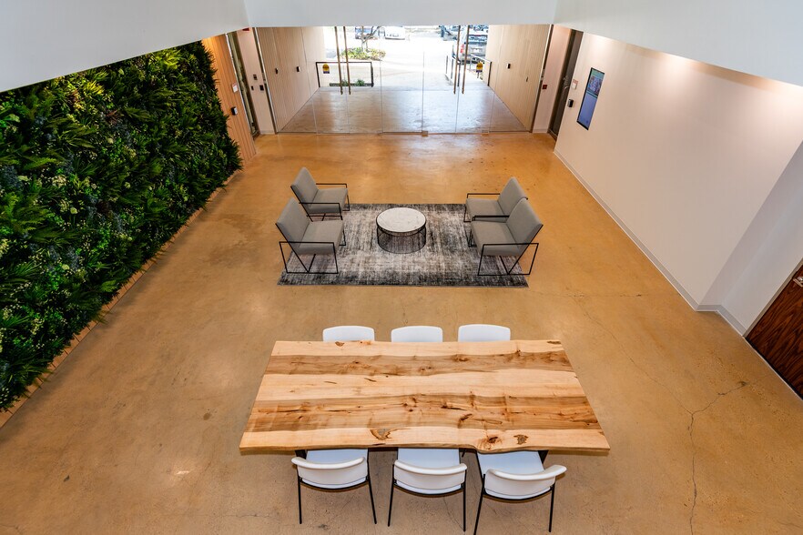 More Photos Of 104 Decker Ct, Irving Unknown For Lease