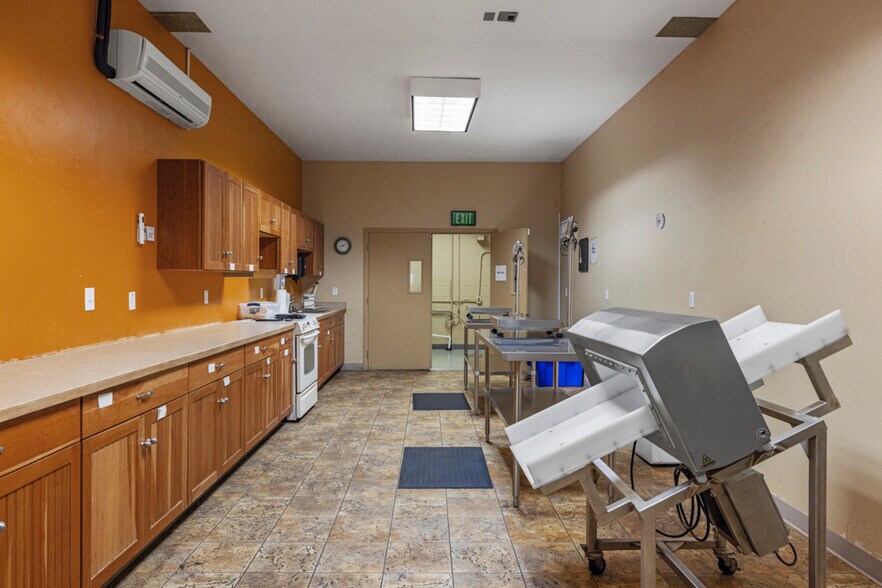 More Photos Of 3735 Washburn Way, Klamath Falls Warehouse For Sale