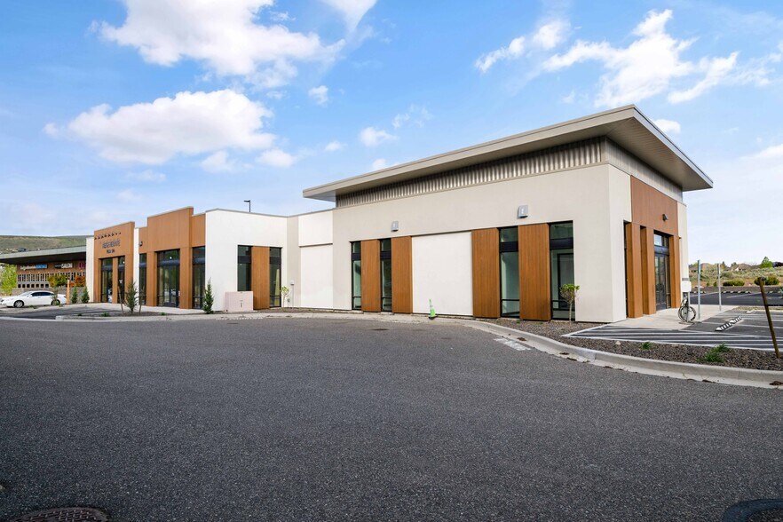 More Photos Of 460 Keene Rd, Richland Storefront Retail Office For Lease